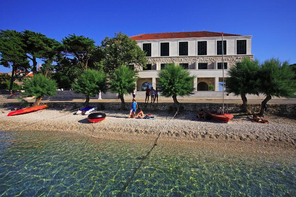 Hotel Lipa Postira Exterior foto